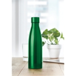 Garrafas térmicas personalizadas de aço elegantes 500ml Midlane cor verde vista conjunto