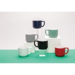 Caneca promocional de cerâmica de design moderno de 350ml Modern cor verde vista de ambiente