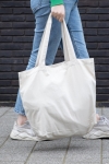 Saco de lona reciclada para compras com bolso 240 g/m2 EcoTrace Raw cor branco-sujo vista de ambiente