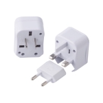 Adaptador de viagem universal apresentado em caixa cor branco