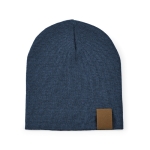 Gorro sustentável de RPET ideal para os dias frios de inverno cor azul vista frontal 