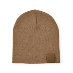 Gorro sustentável de RPET ideal para os dias frios de inverno cor camel vista frontal 